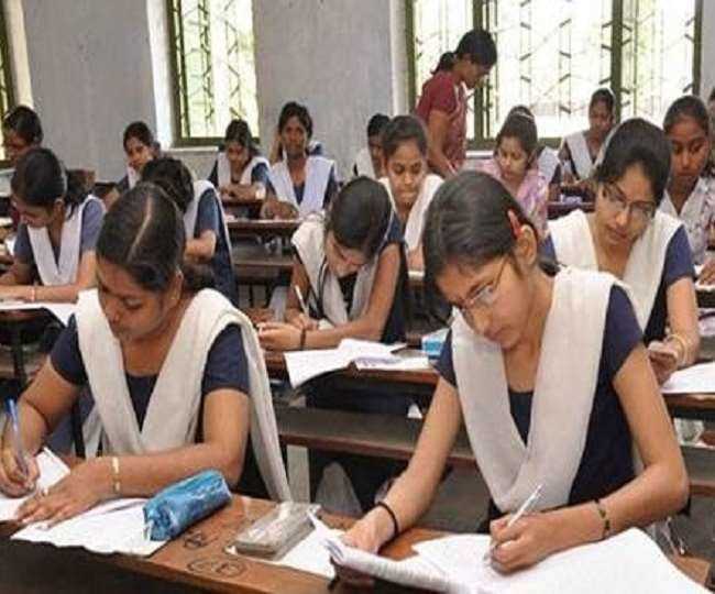 यूपी में 12वीं इंग्लिश का पेपर कई जिलों में हुआ लीक, जानें कहां हुआ रद्द